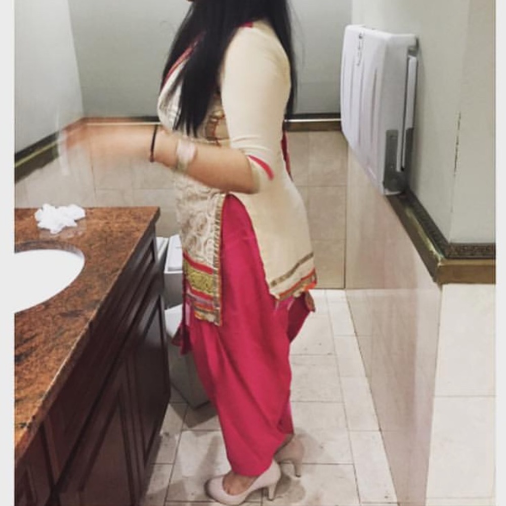 Sellin a dress medium and large